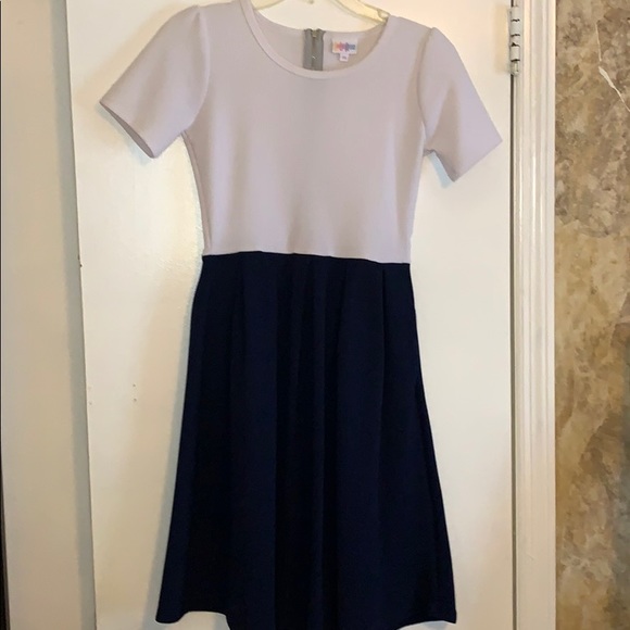 Lularoe Amelia - Picture 1 of 3